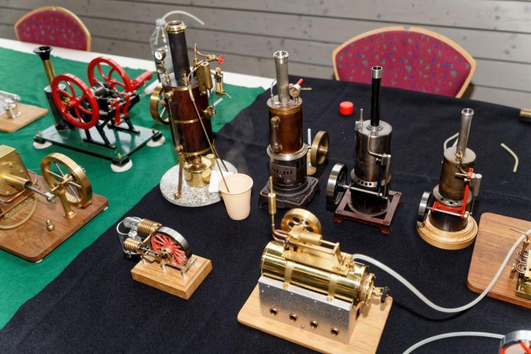 Dampmaschinen und Stirlingmotoren